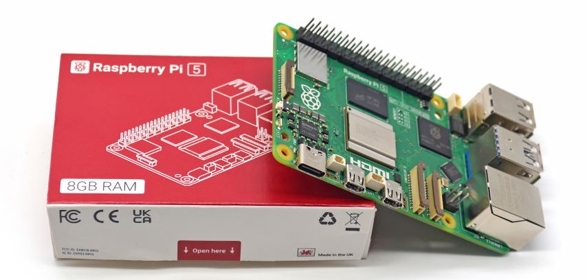 مجموعة لوحة تطوير جديدة أصلية  - مراجعة Raspberry Pi 5 8Gb Kit وسعره